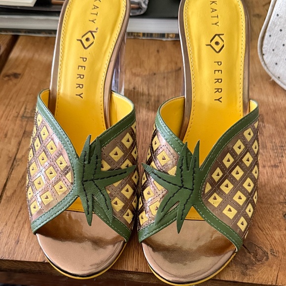 Katy Perry Collections Pineapple Heels - Picture 3 of 4